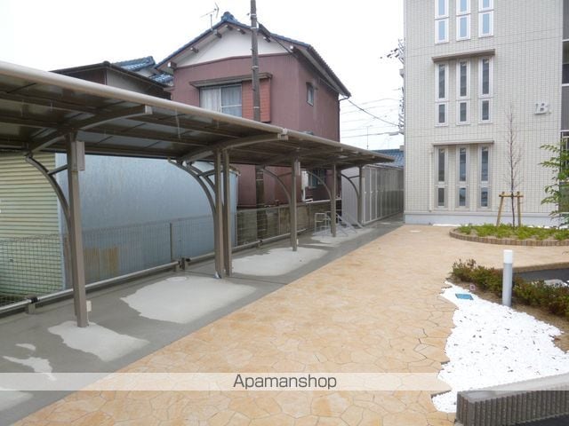 NOVEL COURT IMAISE Aの玄関写真