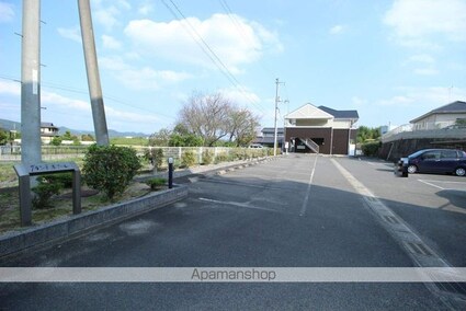 広島県府中市用土町[2DK/43.82m2]の駐車場3