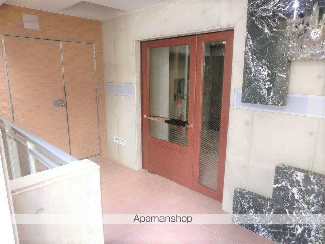 レジュールアッシュ谷町の玄関写真