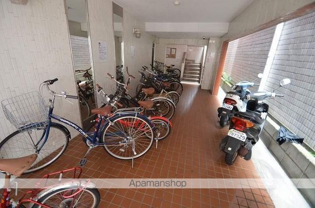 フロウレス新屋敷の玄関写真