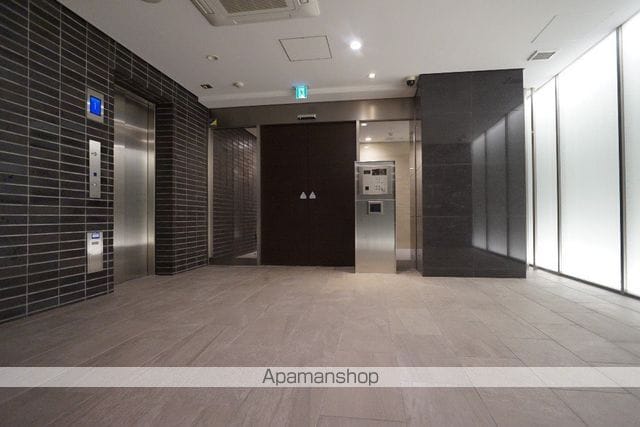 コンフォリア東新宿ステーションフロントの玄関写真