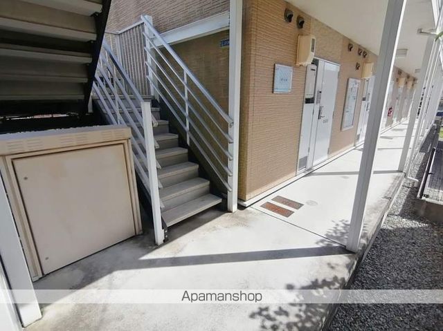 レオパレス西小前の玄関写真