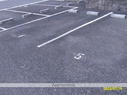 愛知県瀬戸市神川町[1K/20.27m2]の駐車場1