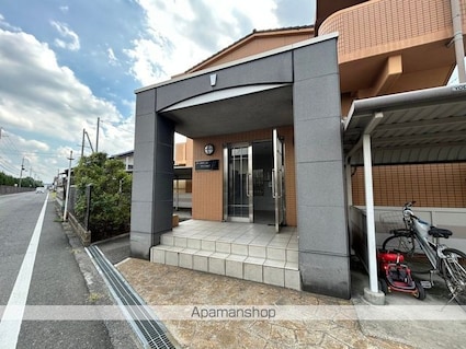 滋賀県東近江市東沖野３丁目[2LDK/55m2]のエントランス2