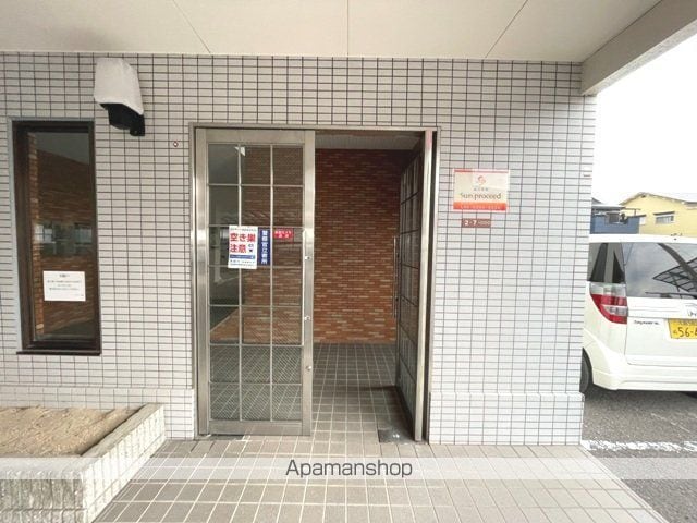サンヴェール高槻の玄関写真