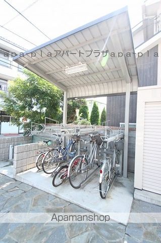 アムール 新河岸の玄関写真