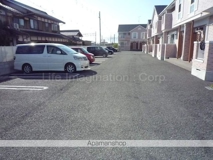 チェントロ　ヴィレッジⅡ[2DK/44.34m2]の駐車場2