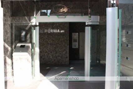 Ｃａｌｉｆｏｒｎｉａ　ＡＰＴ[1R/28.6m2]のエントランス