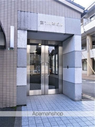 第一川本ビルの玄関写真