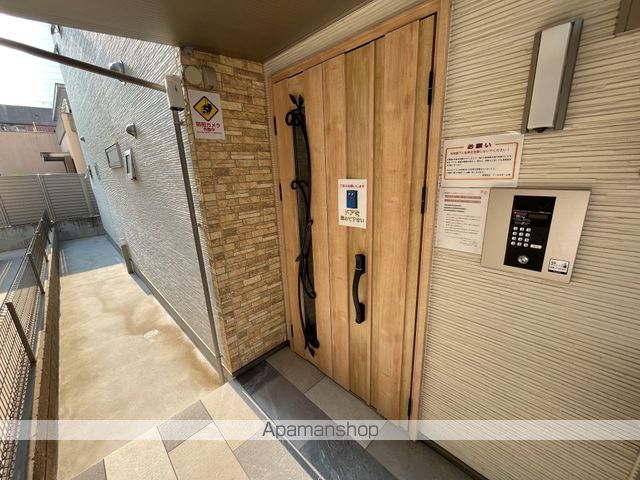 クリエオーレ茨田大宮IIの玄関写真