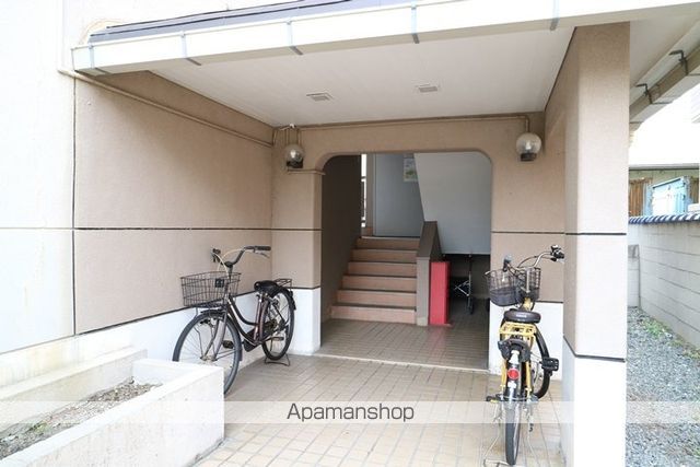 春日マンションの玄関写真