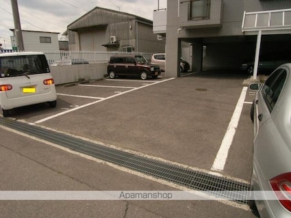 パズ昌栄[1K/27m2]の駐車場