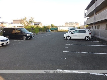 パルティールⅠ番館[2DK/53.3m2]の駐車場2
