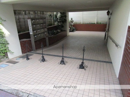 クリスタル山内[1DK/35m2]のエントランス1