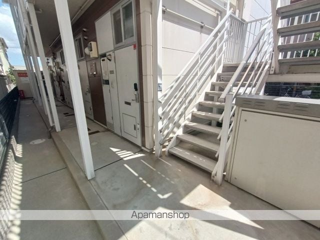 レオパレスフラワリーの玄関写真