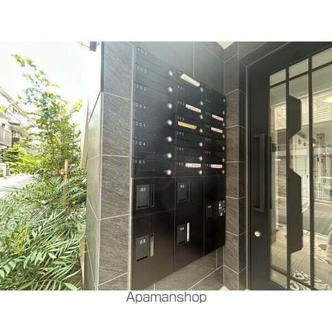 エルファーロ三軒茶屋IIの玄関写真