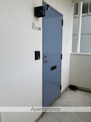 ヴィラ東中通の玄関写真