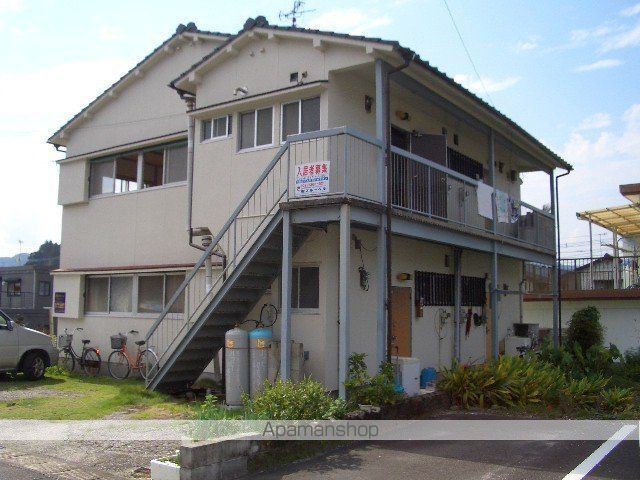 石井アパートの玄関写真