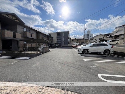 リビングタウン宮の町　Ａ棟[1R/36m2]の駐車場