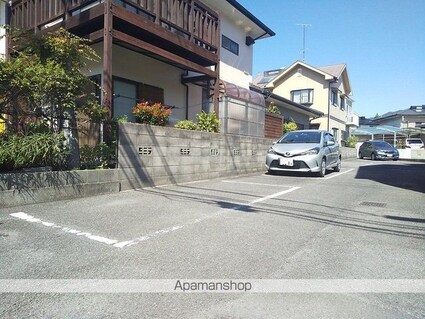 リヴェールガーデン[1R/22.35m2]の駐車場