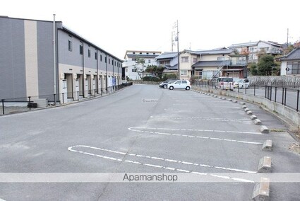 レオパレスまつおか[1K/23.61m2]の駐車場2