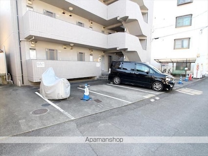 ファミール北代Ⅱ[1K/27.15m2]の駐車場3