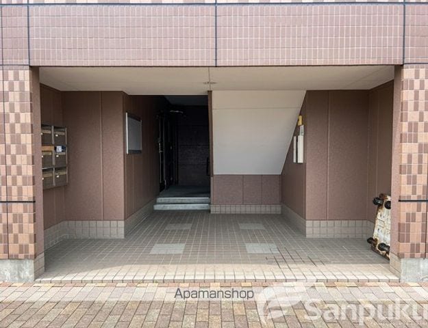 サン・コートMの玄関写真