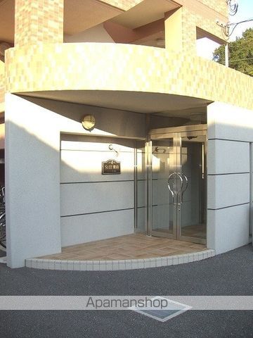 シュティル湘南の玄関写真