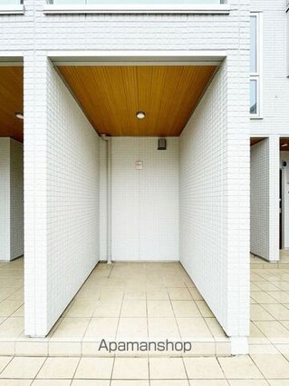 グラナーデ高井戸東[2LDK/72.28m2]のエントランス