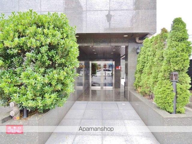 ROYAL QUEENS PARK江坂の玄関写真
