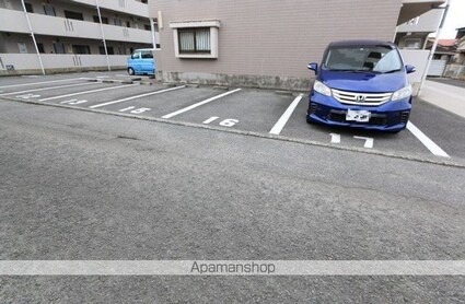 ユーミーＡＯＫＩ　Ａ棟[3DK/56.85m2]の駐車場2