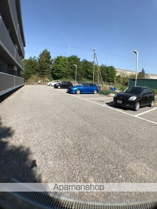 レジデンス・ジャパン３[2DK/45m2]の駐車場