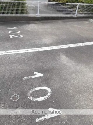 フィールドビーチ１[2DK/66m2]の駐車場2