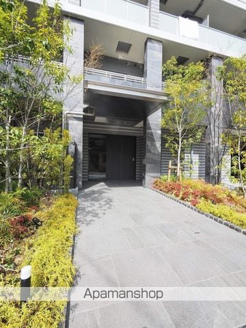 レジュールアッシュOSAKA今里駅前の玄関写真
