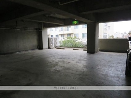 異人池ヒルズ[2LDK/58.47m2]の駐車場