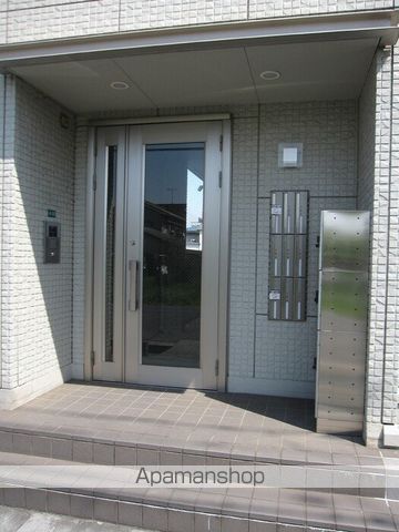 ローゼスポート港町 B棟の玄関写真