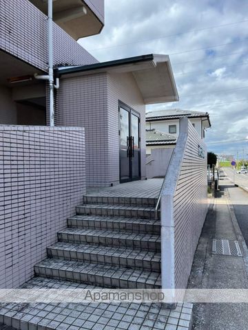 アドミラブールAの玄関写真