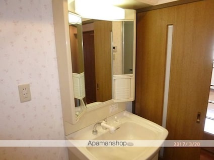 ロイヤルヒル守山[2LDK/58.5m2]の洗面所