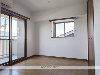 グランヴィ国母[1R/83.39m2]の内装1