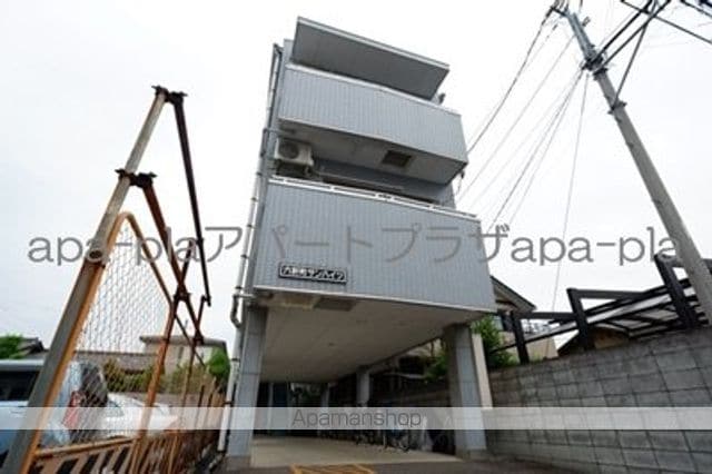 六軒町サンハイツの外観写真