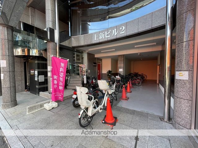 上新ビル上新庄の玄関写真
