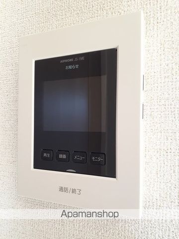 TN.COM.IIの内装写真