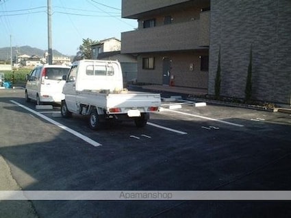 フォブール山地[2LDK/50.55m2]の駐車場