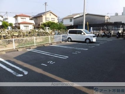 アルカンシエルＮ　Ｂ[1R/33.15m2]の駐車場2
