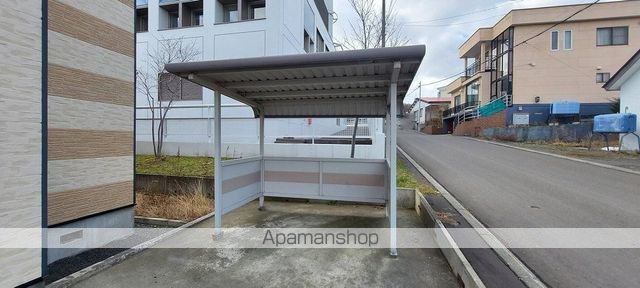 レオパレス921の玄関写真