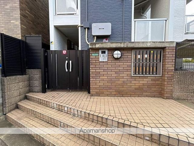 レオパレスフィオーレ石神井台の玄関写真