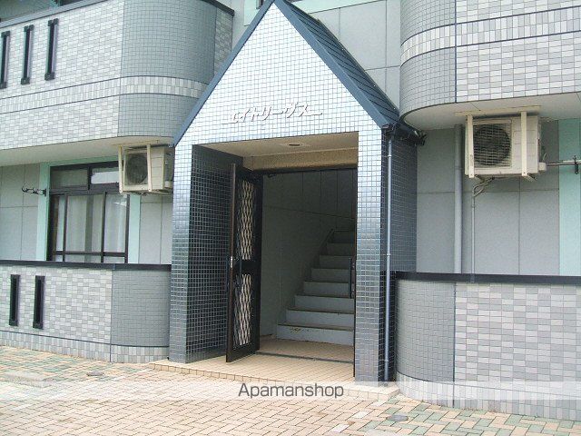 8LEAVESの外観写真