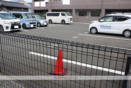 ラングウッド[2LDK/51.3m2]の駐車場