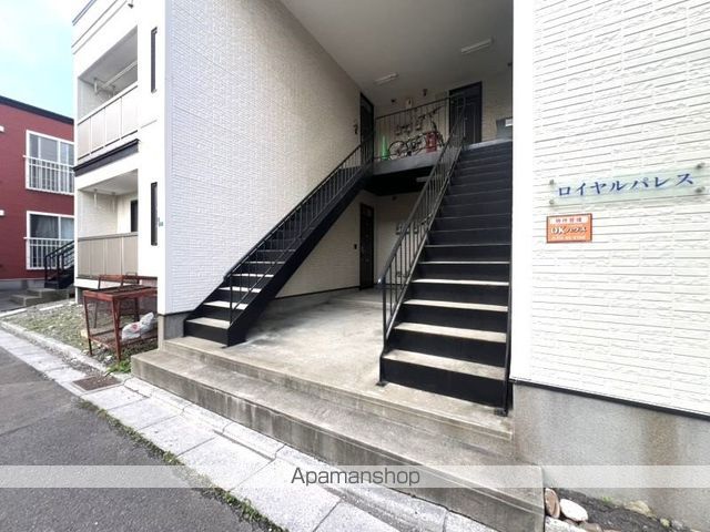 ロイヤルパレスの玄関写真