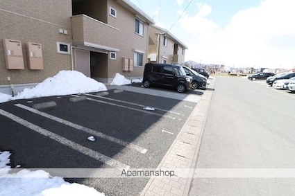 岩手県盛岡市北飯岡２丁目[2LDK/62.1m2]の駐車場